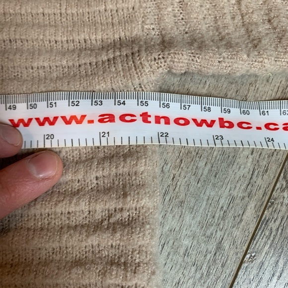 Melloday mock neck ribbed fuzzy sweater. Creamy light pink size M - Picture 7 of 9